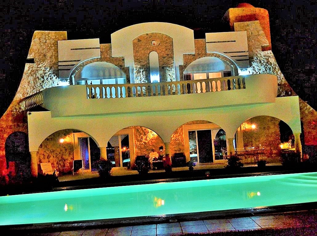 La maison la nuit