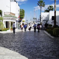 Les allées du port